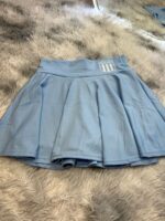 SHORT POLLERA CELESTE ESCUDO WHITE