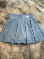 SHORT POLLERA CELESTE ESCUDO WHITE - Imagen 2